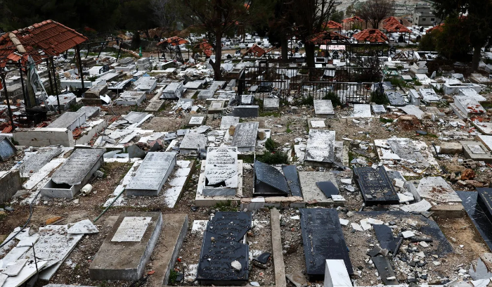 بريطانيا مستعدة لتركيب أبراج للرقابة بديلة للمواقع المحتلة في لبنان<br />
إسرائيل تربط انسحابها بنزع سلاح «حزب الله» تطبيقاً للقرار 1559