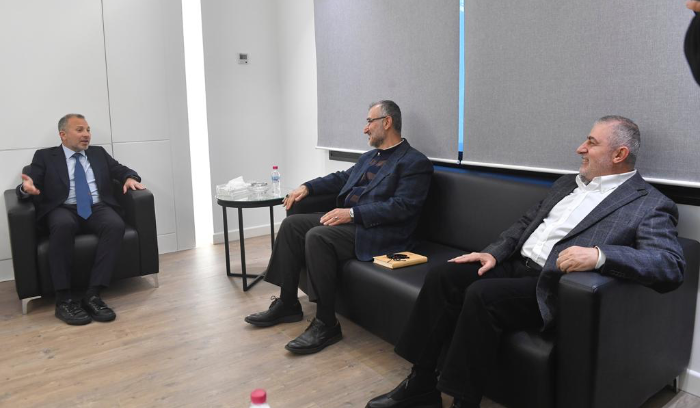 بين كليمنصو وميرنا الشالوحي: المعنى في قلب الصورة!