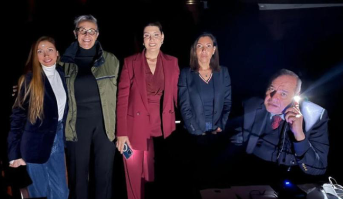 نواب لبنان المعتصمون يسيّرون أمرهم بصعوبة<br />
منعوا من استخدام مولد كهربائي وركن سياراتهم قرب البرلمان