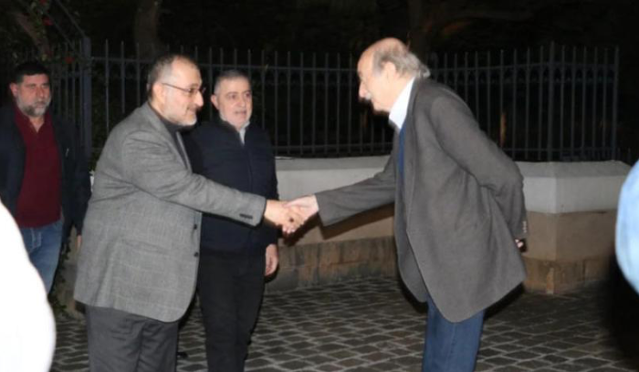 جنبلاط يرشح قائد الجيش وأزعور وحنين لخروج لبنان من المأزق<br />
«حزب الله» لم يعلق على اقتراحه ويتمسك بتأييد فرنجية