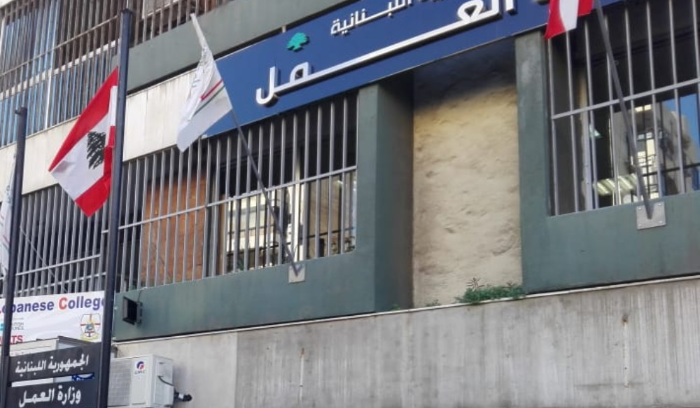 “الأشغال” تباشر أعمال صيانة الطرق من عمشيت إلى البربارة