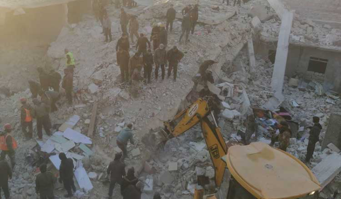 وفيات وجرحى بانهيار مبنى سكني في حلب