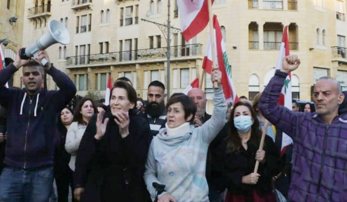 حوارات ثنائية في «الوقت الضائع» لكسر الجمود... لكن الحل الرئاسي مؤجل<br />
تحرك جنبلاط: اقل من مبادرة واكبر من لقاء... وزيارة «القوات» لم تقنع النواب المعتصمين<br />
واشنطن وفرنسا في مرحلة «الاستطلاع والمتابعة»... والسعودية تنأى بنفسها عن التسمية