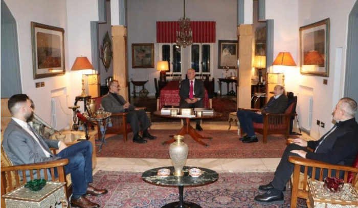 جنبلاط يحيك مبادرة جديدة: أي ماروني يحقق الخرق؟