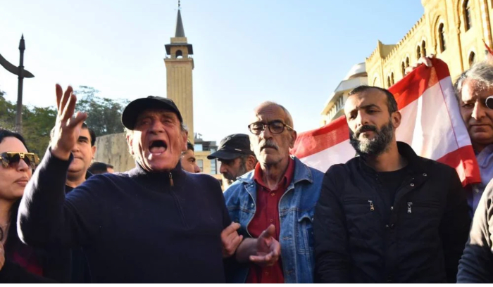 “الخيار الثالث” على طاولة “التقاطعات” وباسيل يراقب “حركة بو صعب”!<br />
نصرالله يستفزّ المصريين… و”لبنان الممانع” في سلّة الدول “المتخلّفة”