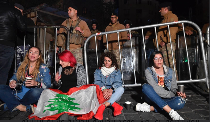 سقف انهياري جديد على وقع مهزلة الخميس