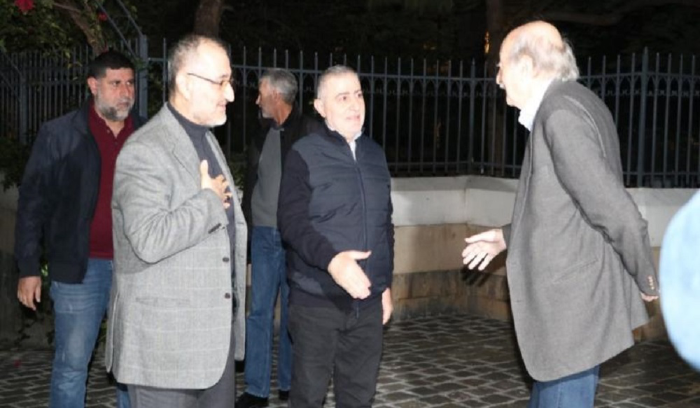وفد من “الحزب” بضيافة جنبلاط في كليمنصو