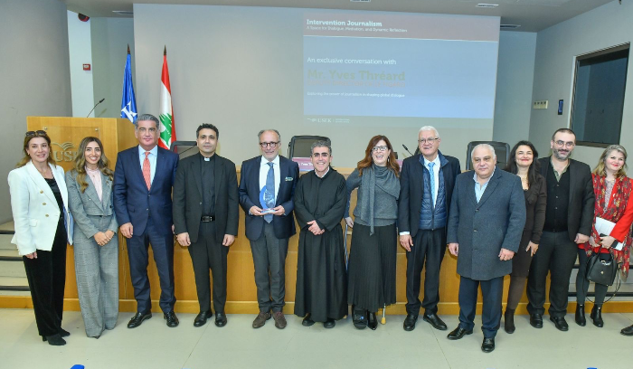 نائب مدير صحيفة لوفيغارو إيف تريارد يلتقي طلاب جامعة الروح القدس