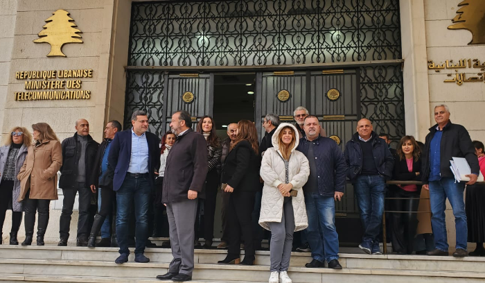 موظفو وزارة الاتصالات نفذوا وقفة احتجاجية أمام وزارتهم بمشاركة الايوبي واندراوس