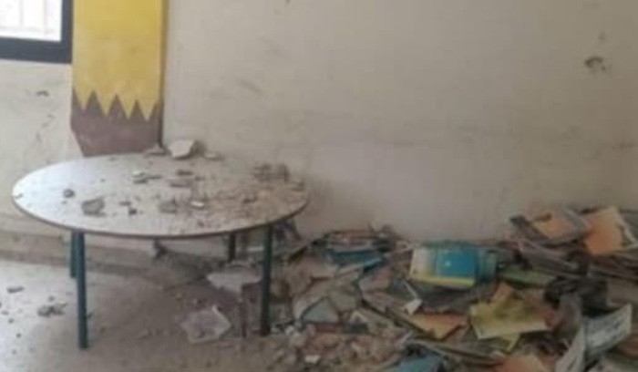 تضرّر مدرسة جراء القصف الإسرائيلي