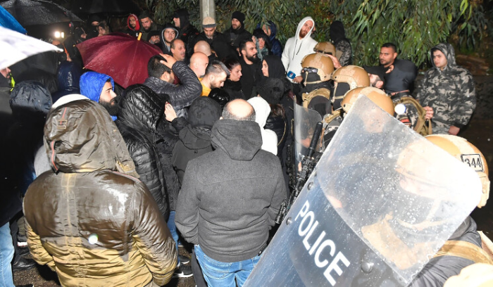 توتير يسبق جلسة الحكومة.. الدولار يشتعل .. اللبنانيون يسألون: من يرعى الفلتان؟