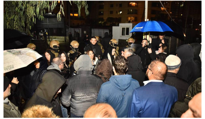 “أمر القبع” يطارد أهالي ضحايا المرفأ كلّنا وليام نون<br />
عون يرفع التحدّي مع “حزب الله”: سأرمي “التفاهم” في “سلّة المهملات”!