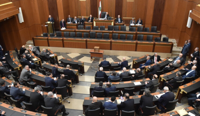 ما هو موقف الكتل النيابية عشية الجلسة الـ١١ لانتخاب رئيس الجمهورية؟<br />
المعارضة تناقش الانتقال لترشيح العماد عون... وباسيل ناشط لتسويق الخيار الثالث<br />
اللواء ابراهيم: الظروف المحلية والدولية غير مُساعدة للوساطة بالملف الرئاسي وأنا لست انتحارياً