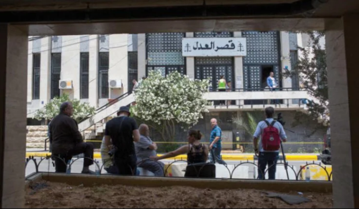 تباكٍ على القضاء بعد إسقاطه.. والموظفون مجدداً رهينة الحلول الترقيعية