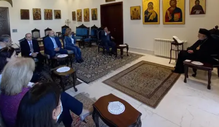 المطران عودة بحث مع معلّمي الخاص في مقوّمات صمود الأساتذة