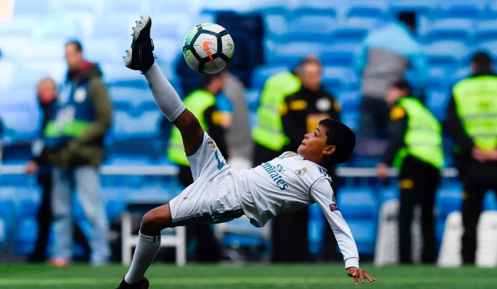 رونالدو الأبن يبتعد عن ظل أبيه.. كيف سيعيش في مدريد؟