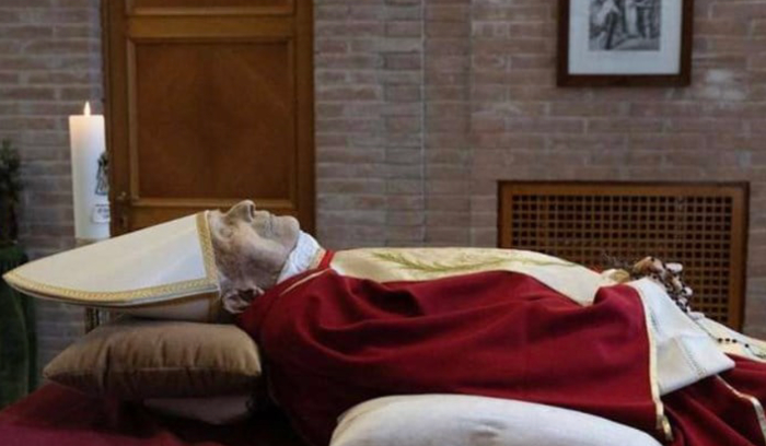 جثمان البابا بنديكتوس يسجى في كاتدرائية القديس بطرس