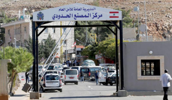 لبنانيون يهرّبون المحروقات إلى سوريا طمعاً في أرباح سريعة ومرتفعة<br />
بواسطة الدراجات النارية وسيراً على الأقدام