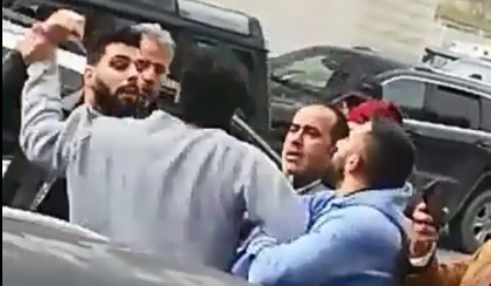 الدولار يتقهقر بعد تدخل المركزي لمواجهة «المضاربة والتهريب إلى الخارج»!<br />
بلبلة في أسواق السلع والخدمات.. و«حوار باسيل» لقطع الطريق على مجلس الوزراء