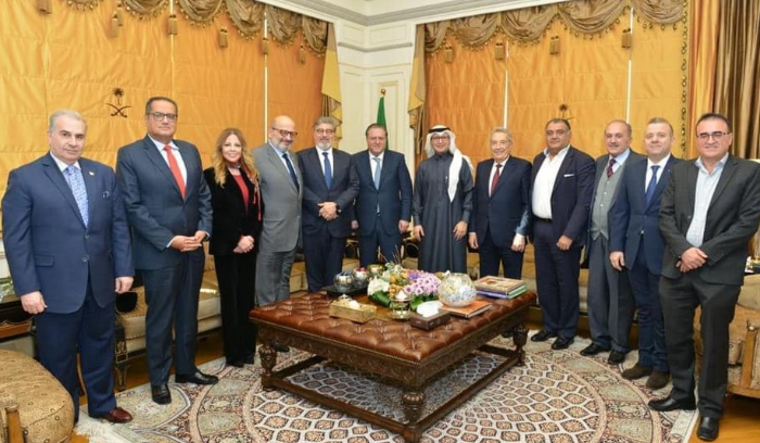 بخاري التقى وفدًا اقتصادياً بحث معه سبل تعزيز التعاون بين لبنان والسعودية