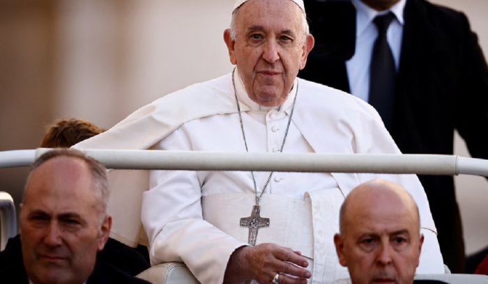 البابا فرنسيس يحذر موظفي الفاتيكان من “شيطان أنيق”!