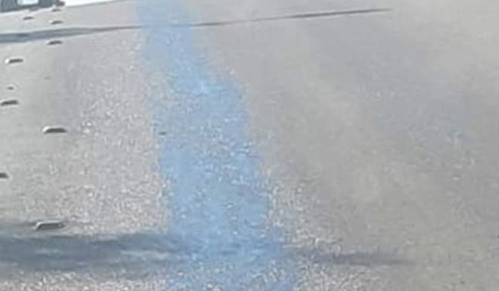 تسرب مادة المازوت على طريق بلدات بترونية وتحذير من انزلاقات