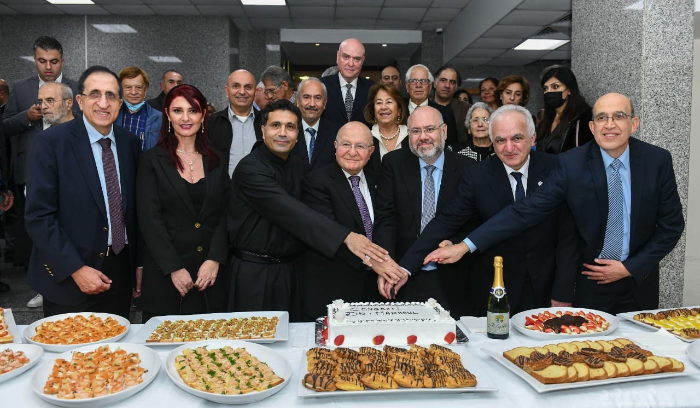 تكريم البروفسور مخّول بعد حصوله على جائزة Masters of WGO Award