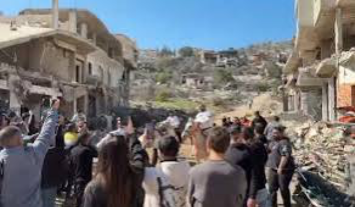 الأهالي والجيش على أطلال «نكبة القرى»: الأرض لأصحابها رغم الدمار<br />
الرؤساء الثلاثة لمطالبة مجلس الأمن بالزام إسرائيل بالإنسحاب.. ومناقشة البيان الوزاري الثلاثاء والأربعاء