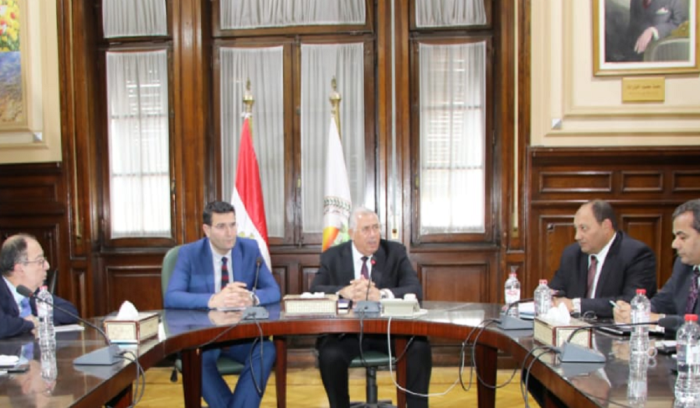 التعاون الزراعي بين الحاج حسن ونظيره المصري