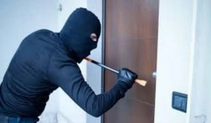 قاصر حاول سرقة محل 