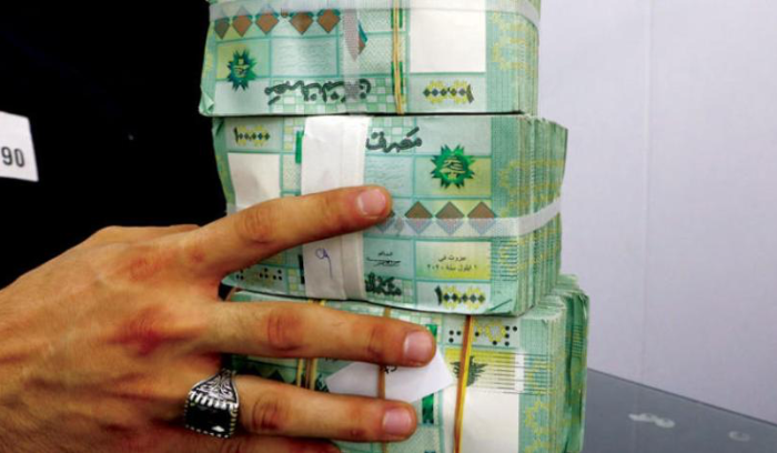 التضخم يسابق انهيار الليرة في ظل التأزّم السياسي<br />
ارتفاع تكلفة الخدمات والرسوم الحكومية