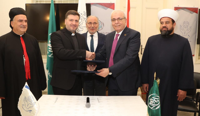 «مطبخ» الدوحة الرئاسي: ماكرون يفتح الملف بتنسيق مع الرياض وواشنطن<br />
وزير المال يتحدث عن دولار بـ50 ألفاً.. وبيروت بلا كهرباء ضحية استنسابية فيَّاض