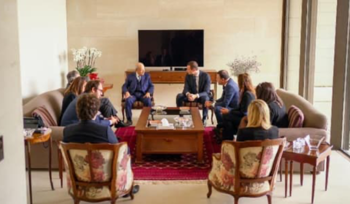 عون عرض للأوضاع مع وفد فرنسي