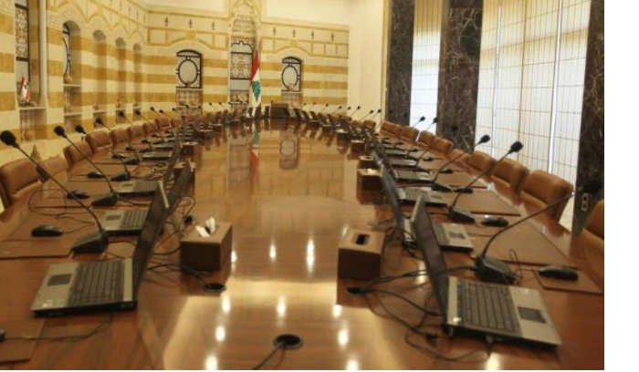 جلسة الحكومة غداً بالحدّ الأدنى الضروري... فهل يكتفي التيّار بالمقاطعة ؟<br />
حزب الله يتدخل لنزع فتيل التحدّي... وميقاتي يتراجع عن الـ ٦٥ بنداً<br />
الإستحقاق الرئاسي على صفيح التصعيد... وباريس لم تصل الى مرحلة المبادرة