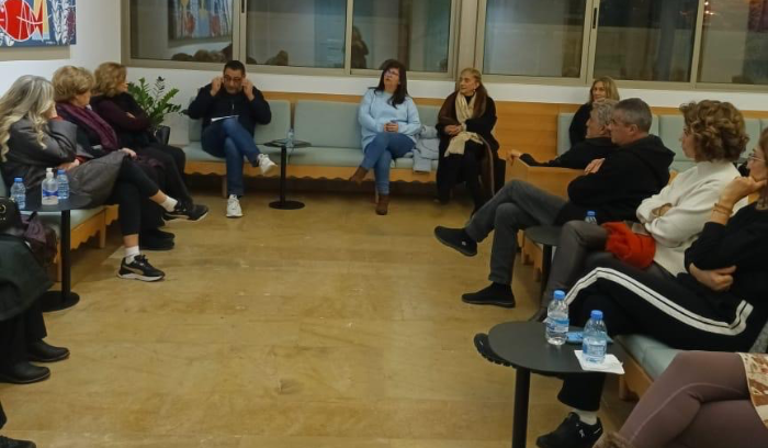 حلقة نقاش عن 