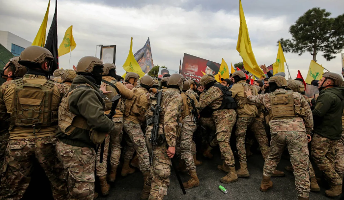 طهران تعلّق رحلاتها إلى بيروت حتى 18 فبراير<br />
الجيش يردّ على اتهامات «حزب الله»: تدخلنا بعد إصابة 23 عنصراً في اعتصام السبت