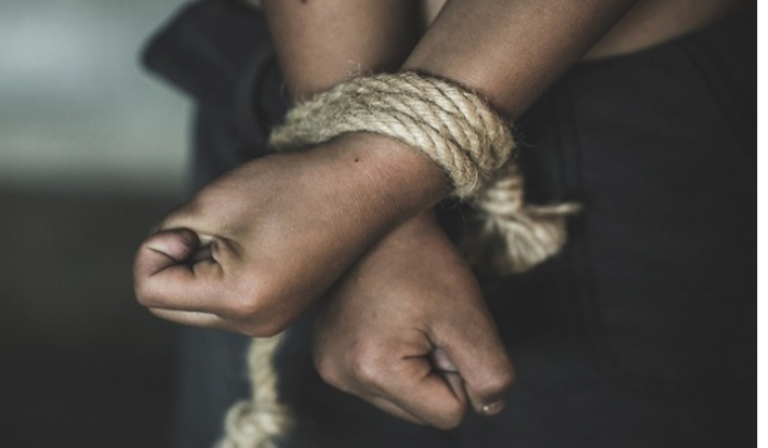 مجهولون أقدموا على خطف ابن رجل أعمال في الكرنتينا