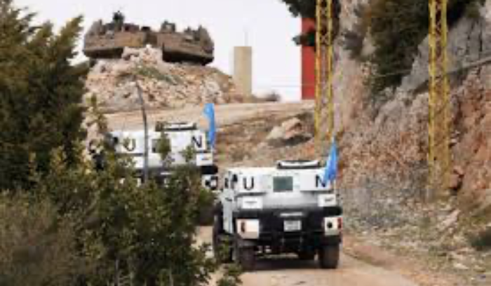 استنفار لبناني رسمي عشية موعد الانسحاب «الإسرائيلي»<br />
مجلس الوزراء يقر بيانه الوزاري اليوم والثقة خلال أيام<br />
<br />
 قاسم: ندعو لأوسع مشاركة في التشييع العظيم ونطالب الحكومة بموقف سيادي بملف الطيران الايراني