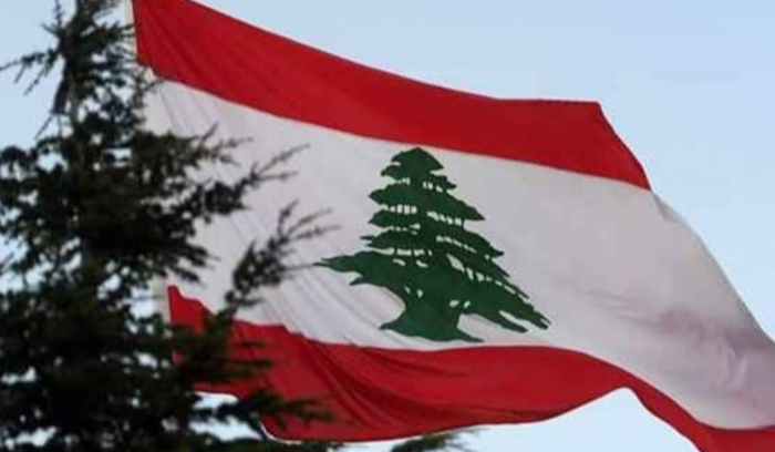 دولة مشلولة لا تحتفل بالاستقلال.. والحماس الفرنسي يتراجع