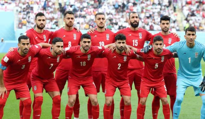لماذا امتنع لاعبو منتخب إيران عن أداء النشيد الوطني في الـ