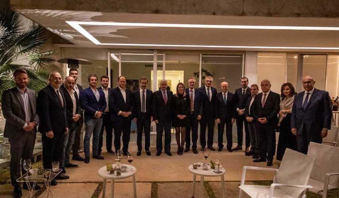 معوض يقيم مأدبة عشاء على شرف لامبسدورف