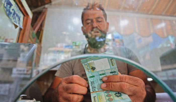 الليرة اللبنانية تهوي مجدداً بفعل «ضبابية» تدابير «المصرف المركزي»