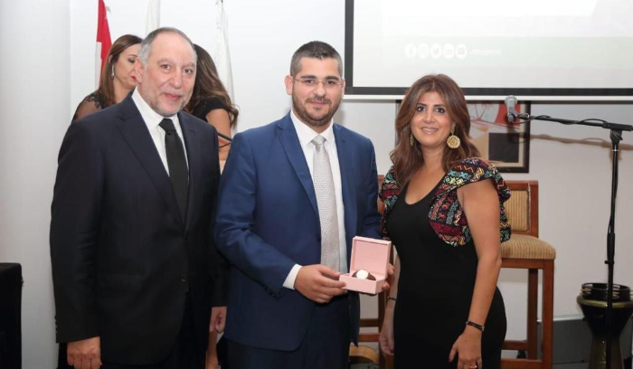 جمعية خريجي كلية الحقوق في جامعة الحكمة  تكرم الاوائل بعشاء تكريمي