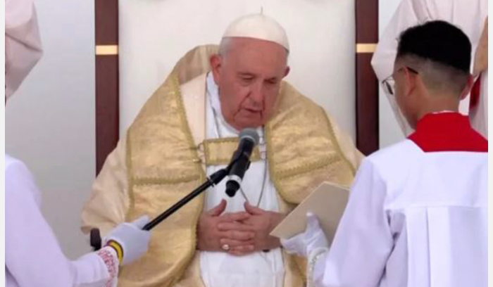 البابا غادر البحرين بعدما صلى من أجل لبنان وشعبه المرهق