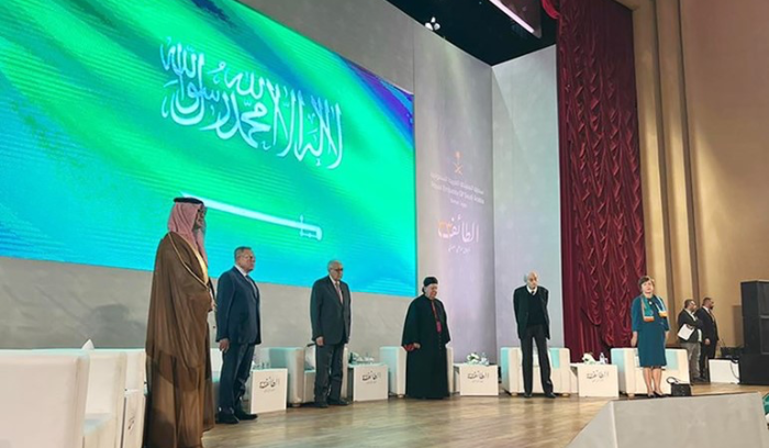 ميقاتي: المملكة لم تترك لبنان والاتفاق هو الأصلح.. والسنيورة وجنبلاط للوصول إلى رئيس يؤمن به.. والسفير بخاري: البديل هو الذهاب إلى المجهول<br />
«ولادة» جديدة للطائف في السفارة السعودية لتطبيق «ما لم يطبّق»