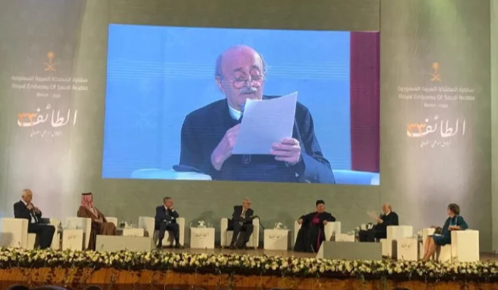 في زمن تجهيل النضالات جنبلاط يصوغ حقائق التاريخ.. وانتخاب الرئيس في مربع تضييع الوقت
