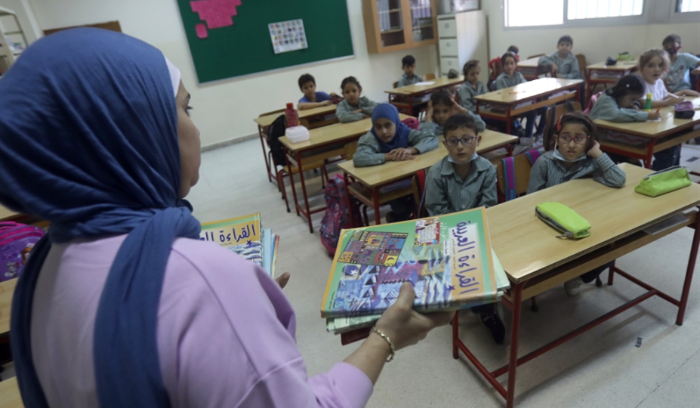 رواتب هزيلة تمنع حضور المعلمين والطلاب ضحايا صراع الإدارة والأساتذة: التعليم الرسمي ينهار