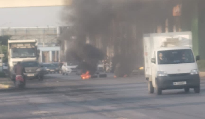 قطع السير قرب محطة محروقات الريشاني في الشويفات