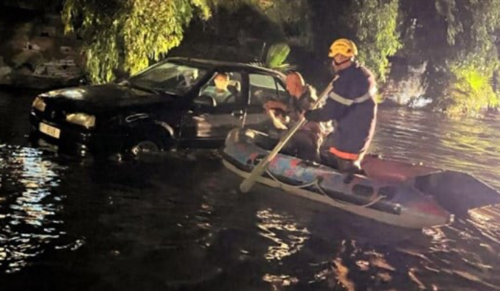 إنقاذ مواطنين احتجزوا داخل سياراتهم في غزير وجونية