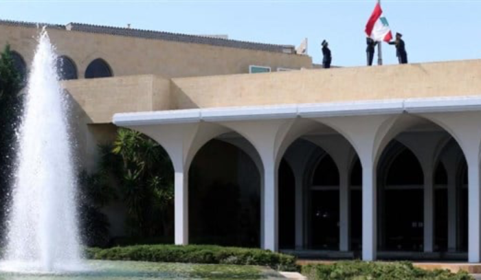 بعد انتهاء العهد.. إقفال أجنحة القصر وإنزال العلم